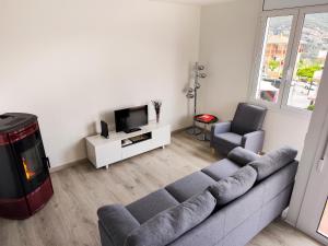 a living room with a couch and a tv at Apartamento rural en el Berguedà "Lluis & Antonia" A Ac in Sant Jordi de Cercs