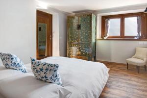 Letto o letti in una camera di Stone house and dependance 7 pers