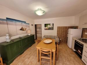 A kitchen or kitchenette at Gemma a solo 100m. dal mare