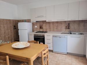 A kitchen or kitchenette at Gemma a solo 100m. dal mare