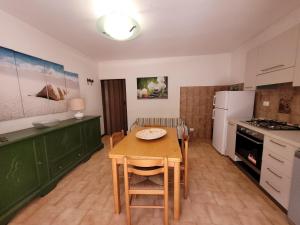 A kitchen or kitchenette at Gemma a solo 100m. dal mare