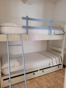 A bed or beds in a room at Gemma a solo 100m. dal mare