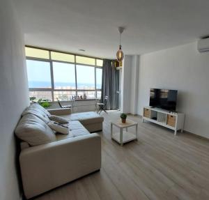 Televízia a/alebo spoločenská miestnosť v ubytovaní Macarena´s Home *Sea view*-Saltillo Alto
