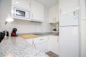 Kuchyň nebo kuchyňský kout v ubytování Ocean House Bloque 3 Planta 1 By IVI Real Estate