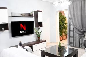TV a/nebo společenská místnost v ubytování Lili's Apartment