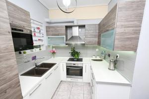 Kuchyň nebo kuchyňský kout v ubytování Lili's Apartment
