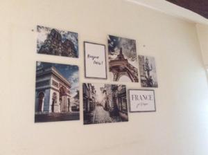 a group of pictures hanging on a wall at CHAMBRE PRIVÉE EN CENTRE VILLe in Roissy-en-France