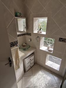 Køkken eller tekøkken på Somerset west Mountain road cottage