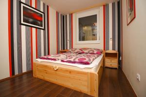 Postel nebo postele na pokoji v ubytování 399 - Modern szállás, vízparti apartmanban