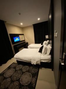 Postel nebo postele na pokoji v ubytování Al Taif Suites - Al Faisaliah + 15 fotografií