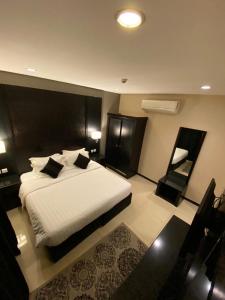 Postel nebo postele na pokoji v ubytování Al Taif Suites - Al Faisaliah