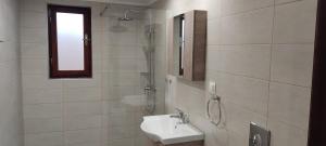 Ένα μπάνιο στο Το Στενάκι +36 φωτογραφίες