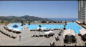 Bazén v ubytování Alanya gold city hotel main building 3 bedroom apartment nebo v jeho okolí