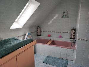 Bilik mandi di Chambre à louer proche circuit