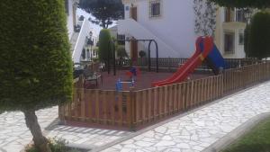 Ο χώρος παιχνιδιού για παιδιά στο Apartamentos Vera Coast