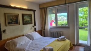 a bedroom with a bed and a window at La Roche Hotel Appartments in Aosta