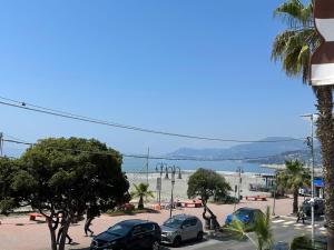 a view of a beach with cars parked in a parking lot at Appartamento Aria del Mare in Ventimiglia