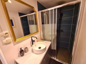 Appartement cosy et calme en Hyper-centre tesisinde bir banyo