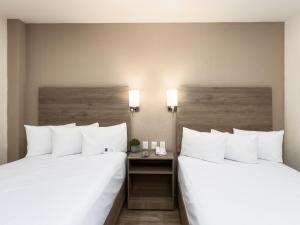 Postel nebo postele na pokoji v ubytování Hotel Mesaluna Short & Long Stay