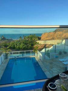 a swimming pool with a view of the ocean at Casa Lofstrom uma luxuosa com linda vista! in Tibau