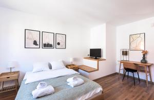 a bedroom with a bed and a desk with towels at Bahia Rogowo in Rogowo