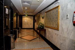 a hallway in a building with a painting on the wall at Plaza Inn Ohud Hotel in Medina