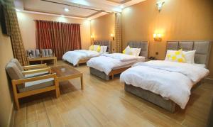 Postel nebo postele na pokoji v ubytování Royal Hotel