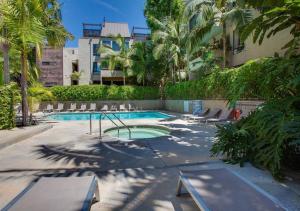 Updated Gorgeous condo in West Hollywood with Pool