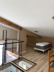 a room with a bed and a glass floor at Les gîtes de la bergerie in Xonrupt-Longemer
