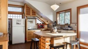 Kitchen o kitchenette sa Lofty Heights- A Teton Experience