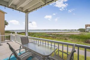 Rõdu või terrass majutusasutuses Blue Laguna by Vacation Homes Collection