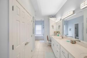 Vannituba majutusasutuses Blue Laguna by Vacation Homes Collection