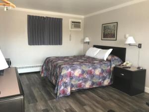 Un pat sau paturi într-o cameră la Tay Inn