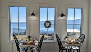 A restaurant or other place to eat at Autumn Lane, modern Farmhouse Style B&B with Stunning Lakeviews