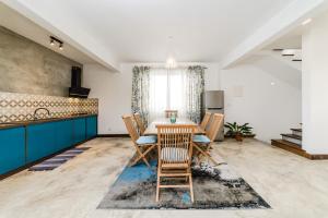 Uma área de estar em Viccos Villa - Brand New Villa in Trou d'Eau Douce