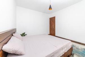 Cama ou camas em um quarto em Viccos Villa - Brand New Villa in Trou d'Eau Douce
