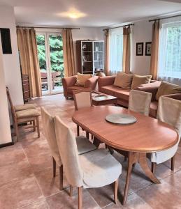 a living room with a table and a couch at Dom Kapitana in Mikołajki