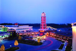 a large building with a clock tower at night at Harrah's Kansas City Hotel & Casino in Kansas City