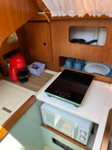 a small kitchen with a laptop on the counter at Acogedor velero en el Forum in Barcelona