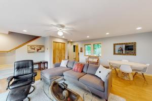 a living room with a couch and a table at Lakeview Lure in Oakland