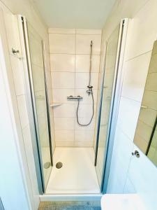 a shower with a glass door in a bathroom at Das Chorzimmer- Ambiente am Fuße der Burg in Holzhausen