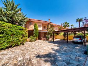 Budova, kde se vila nachází