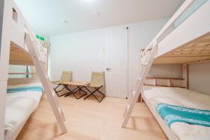 Poschodová posteľ alebo postele v izbe v ubytovaní Athletes&Resorts Minamihayama - Vacation STAY 25573v