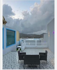 a balcony with chairs and a large window on a building at منتجع مطل الريم in Taif