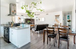 a kitchen and dining room with a table and chairs at Comfy Private ROOM in San Jose