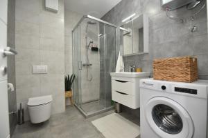 a bathroom with a washing machine and a shower at Apartman Leutar in Trebinje +9 photos