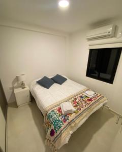a bedroom with a bed and a window at Dpto Temporario Corrientes in Corrientes