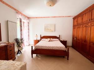 A bed or beds in a room at Il Mosaico Al Mare