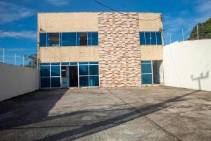 a brick building with a parking lot in front of it at Hotel Itatiaia in São Luís
