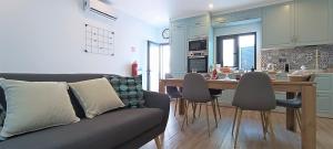 Kuchyň nebo kuchyňský kout v ubytování Faro Comfy Ensuite Guest House